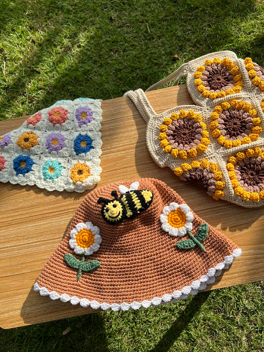 Beanies hat (flower bee)