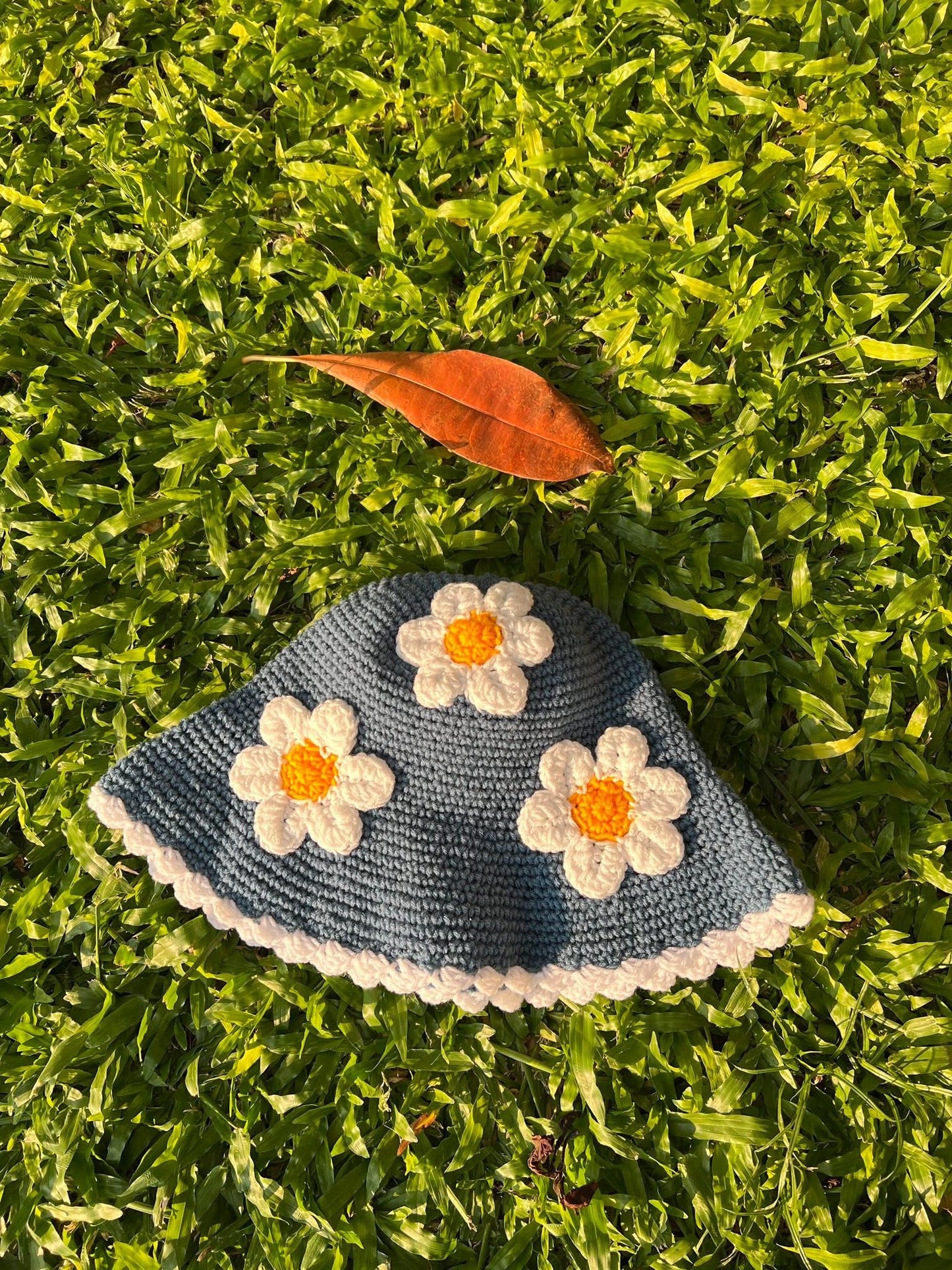 Beanies hat (white flower)