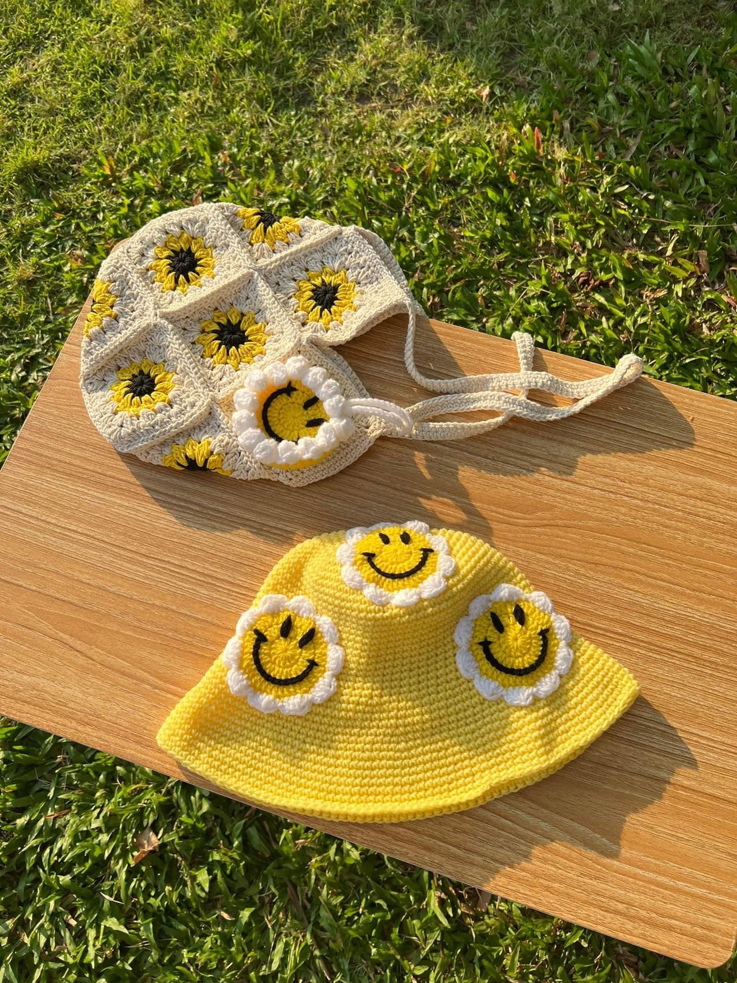 Smile flower knitted hat